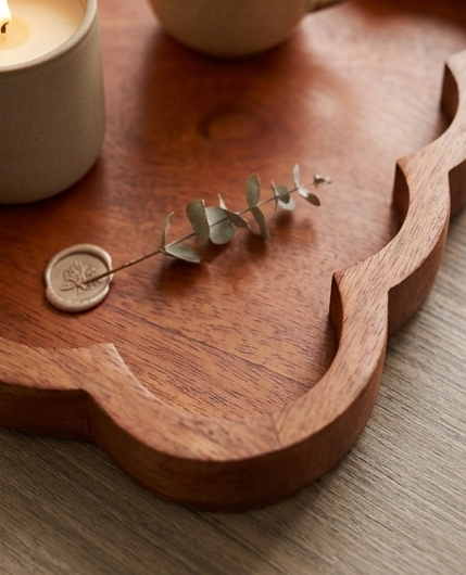 Capri Scalloped Mango Wood Tray zoomed in from side
