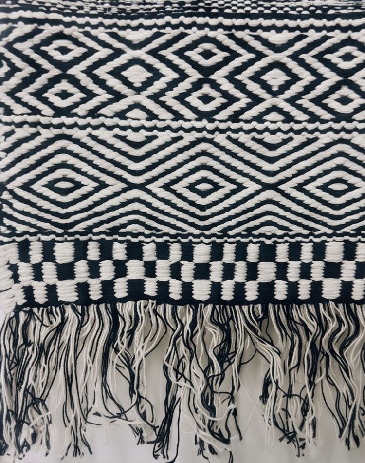 Monochrome Diamond 6 Seater Runner detail