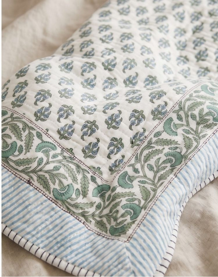 Mughal Buta AC Quilt - Mulmul close up