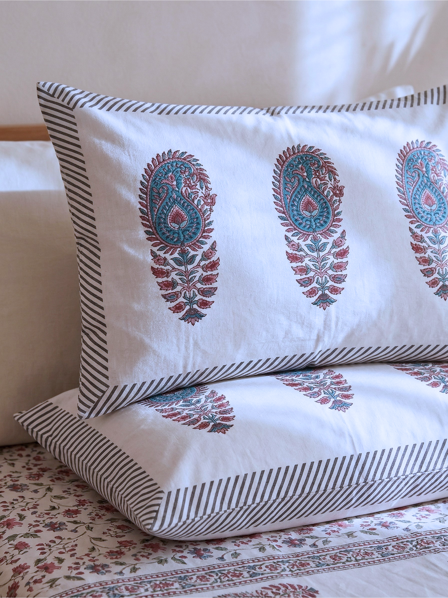 Pink Paisley Cotton Percale Bedsheet - Premium Home Decor by Moraari
